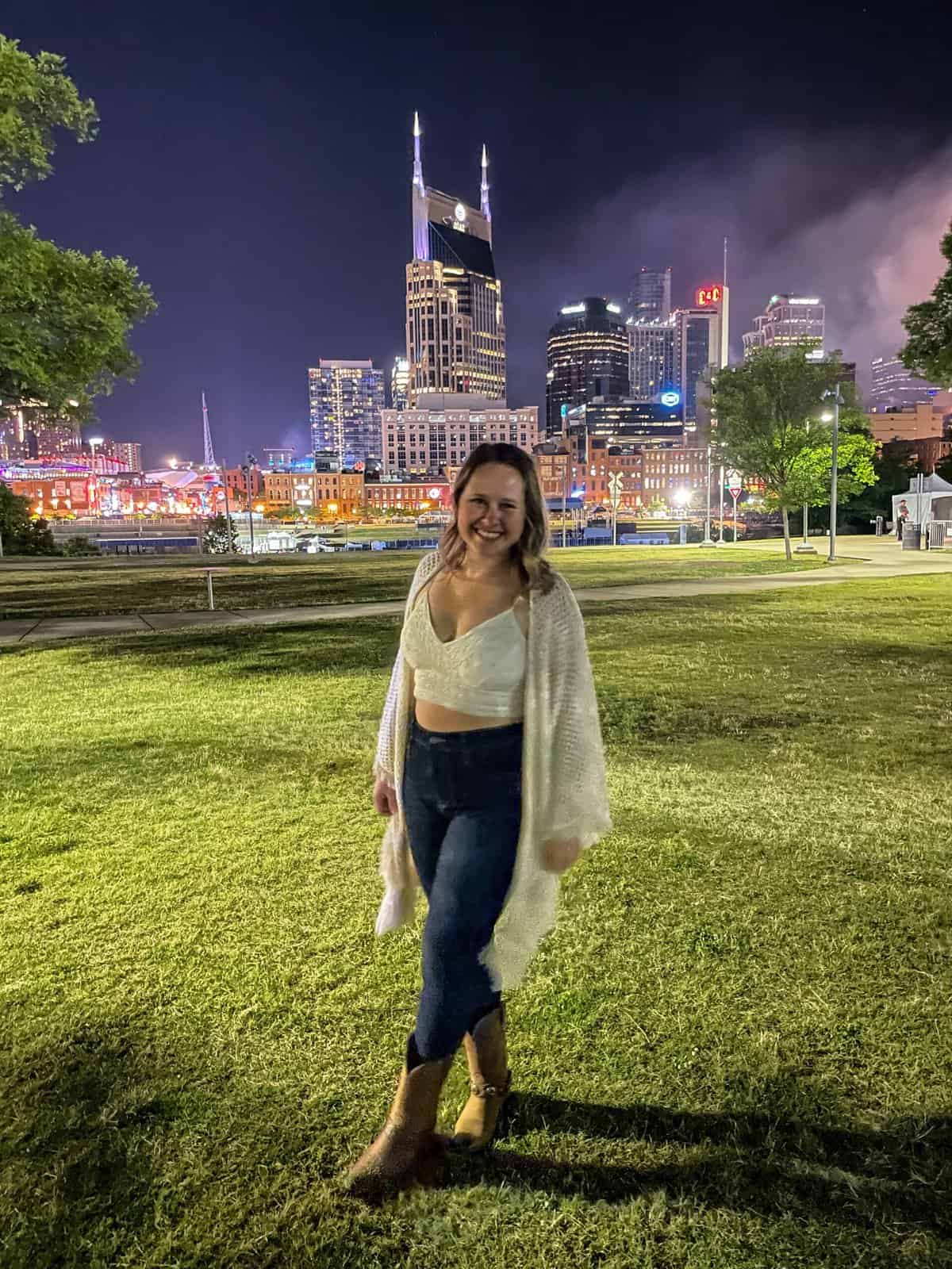25-best-bars-in-nashville-on-broadway-a-local-s-guide-tori-pines